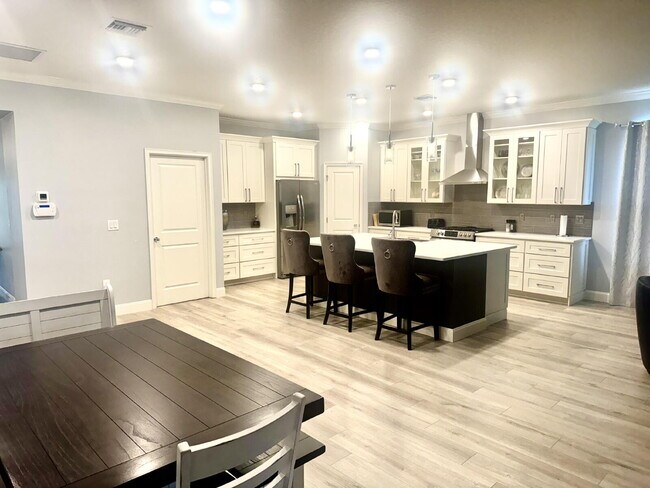 Building Photo - "Charming 2-Bedroom Brooksville Retreat with Stylish Granite Touches – 1983 Sq. Ft. of Comfort!" ...