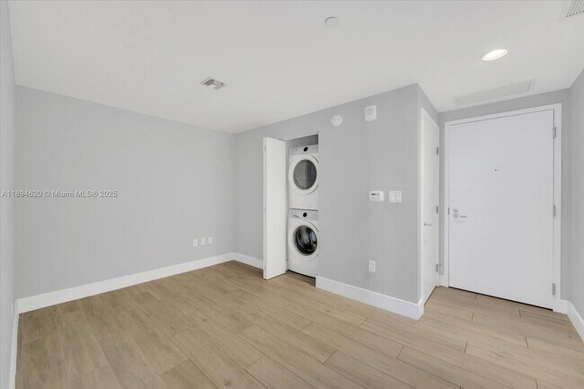 Building Photo - 16385 Biscayne Blvd