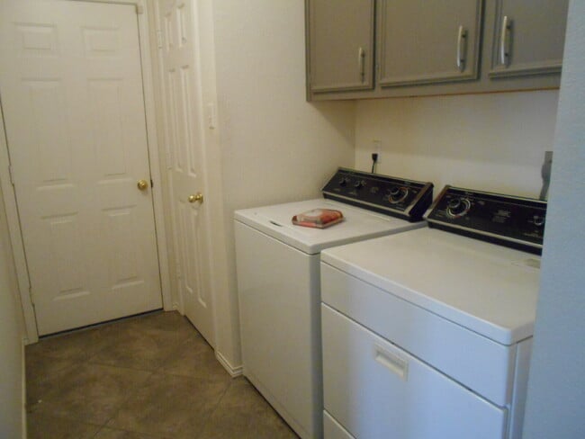Building Photo - "Charming 3-Bedroom Home with 2 Baths in L...