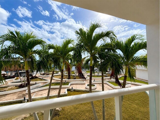 Building Photo - 13499 Biscayne Blvd