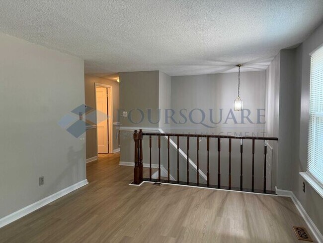 Building Photo - Cozy 4-Bed / 2-Bath Home with Main-Level Bedrooms, Large Backyard & Corner Lot , Near Shelley Lake