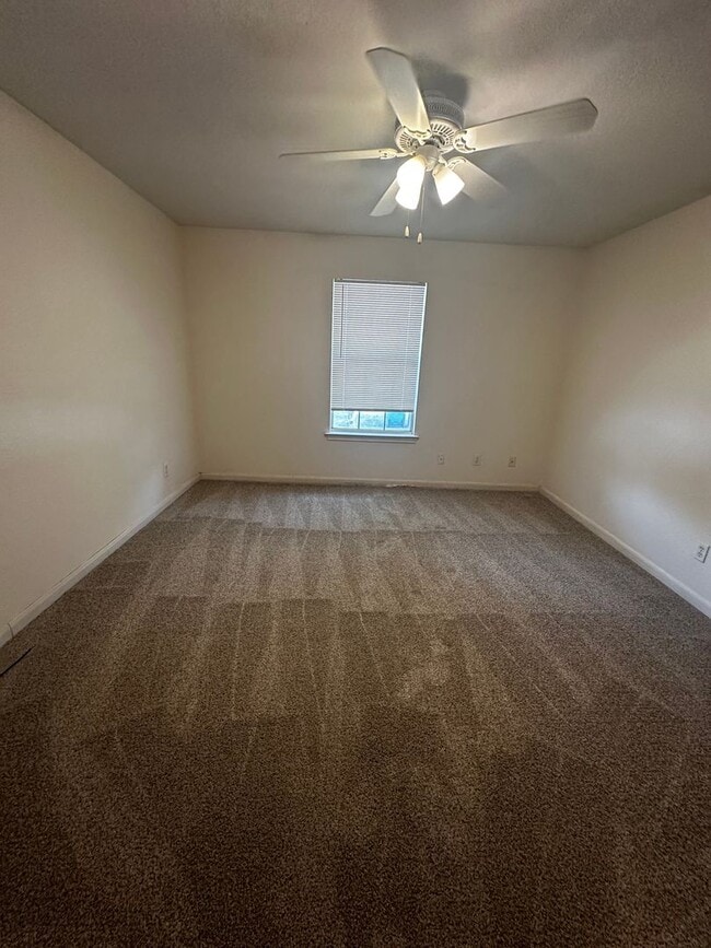 Building Photo - Lovely Cedar Creek Home on Large Shaded Lot
