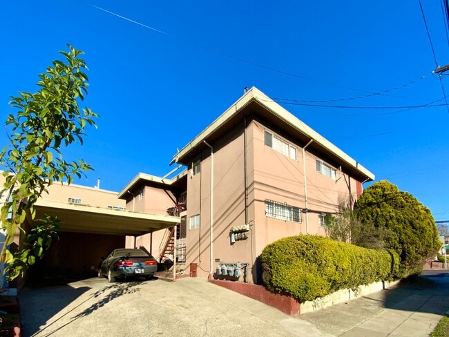Primary Photo - NEWLY RENOVATED Unit, w/ HIGH CEILINGS, Sp...