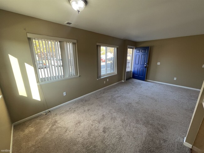 Building Photo - 2 br, 1 bath Condo - Martin Orchards Condo...