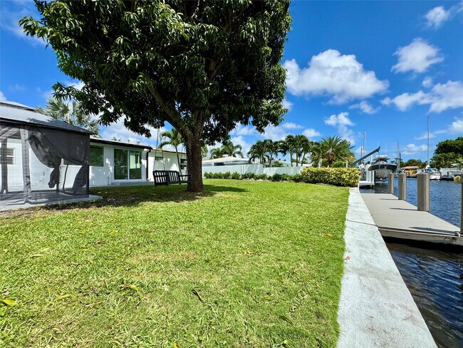 Building Photo - 1008 Mango Isle