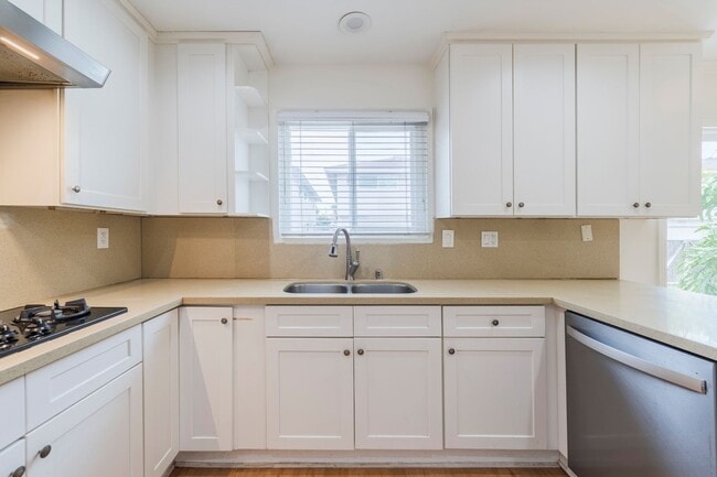 Building Photo - West Torrance 4 bedroom 2 bath
