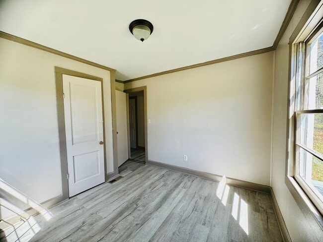 Building Photo - Convenient and Comfy home in Franklinton