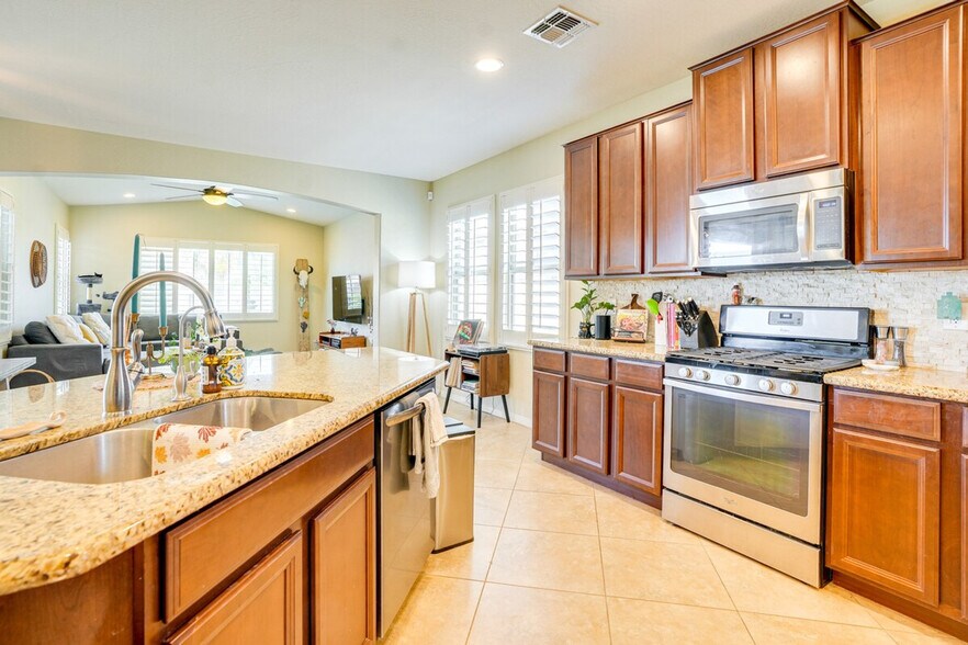 Building Photo - 17842 W Chuckwalla Canyon Rd