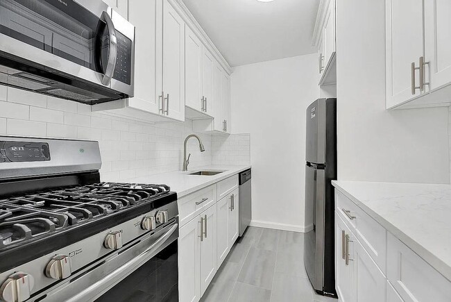 Building Photo - 88-08 151st Ave