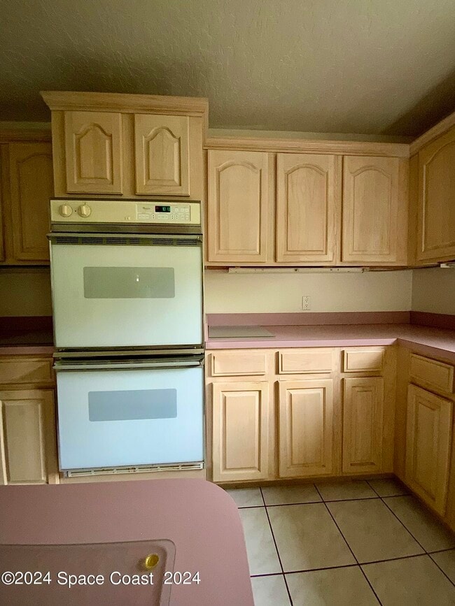 Building Photo - 190 Richards Rd