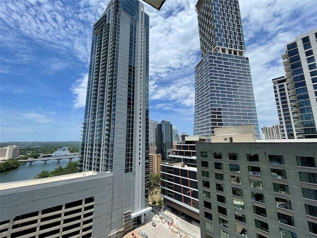 Building Photo - 603 Davis St
