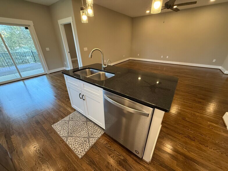 Building Photo - 1124 Cross Pointe Dr