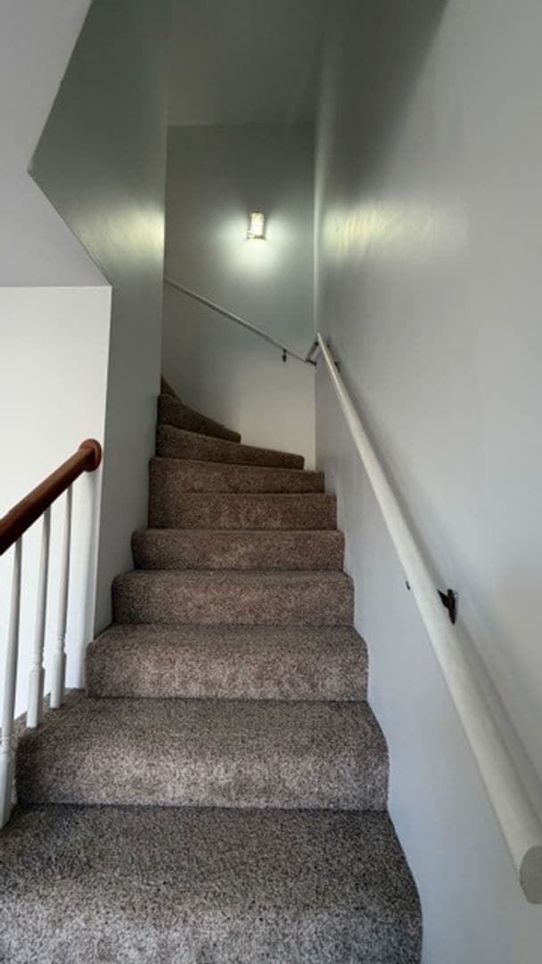 Building Photo - 696 James St