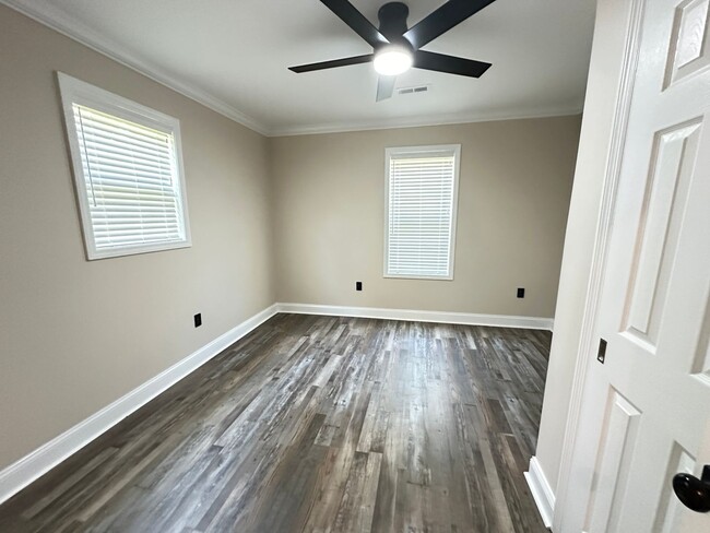 Building Photo - 408 Branch St