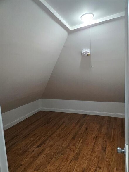 Building Photo - 169 Knight St