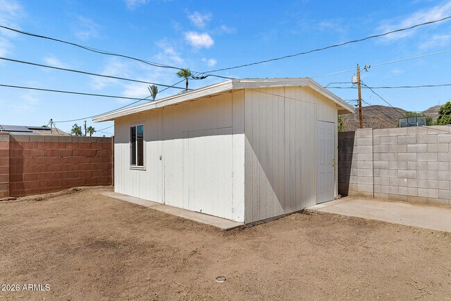 Building Photo - 2246 W Sierra St