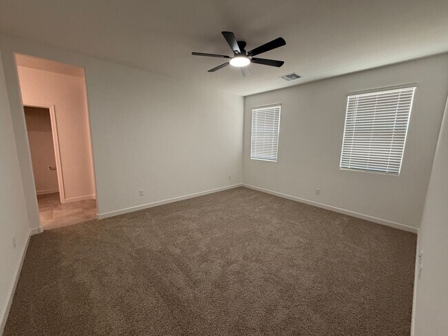 Building Photo - 1481 N Fenway Dr