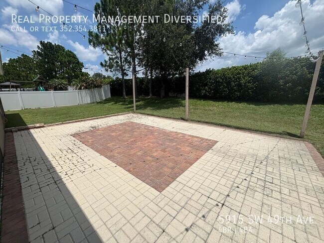 Building Photo - 5915 SW 49th Ave