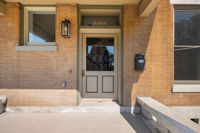 Building Photo - HISTORIC THREE LEVEL 19TH CENTURY THREE LEVEL 4 BED, 3.5 BATH HOME