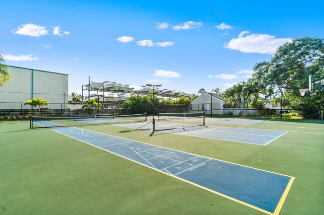 Building Photo - 20 S Lakeshore Dr