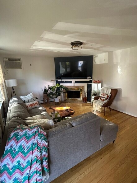 Primary Photo - 133 Elm Ave