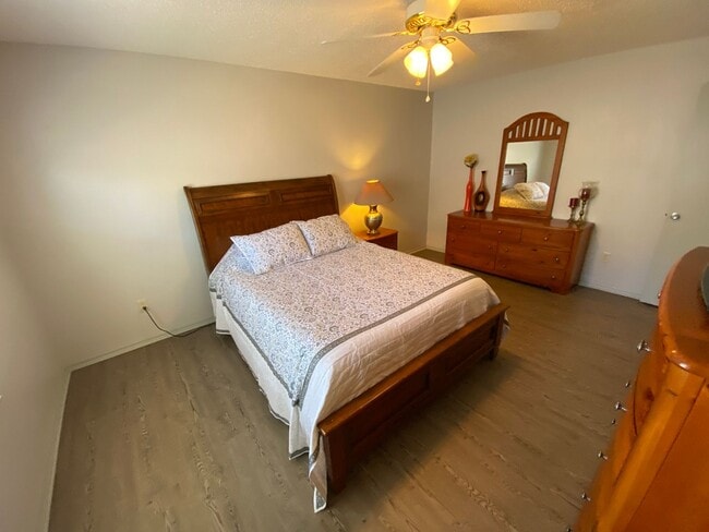 Building Photo - ANNUAL Lease – Turnkey 2+2 Patio Villa in the Desirable Village of Bonnybrook