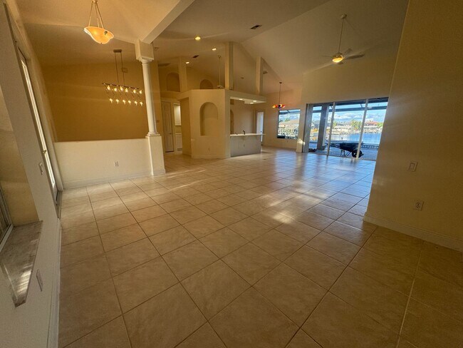 Building Photo - 401 SW 33rd Ave