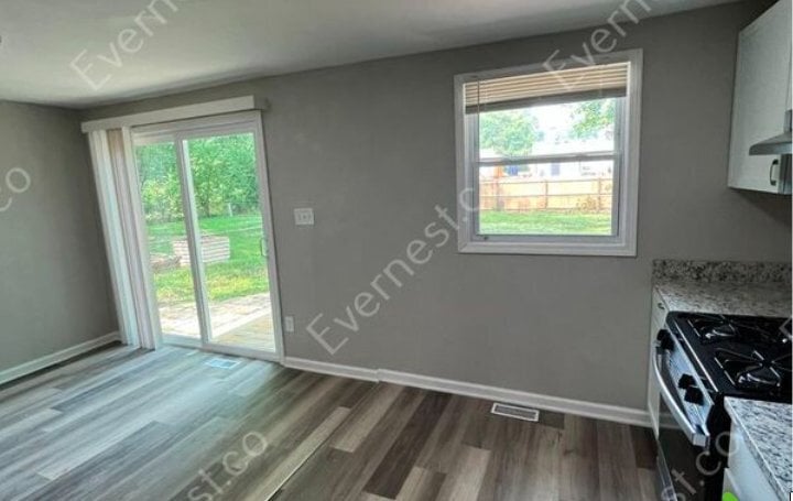 Building Photo - 547 Richards Rd