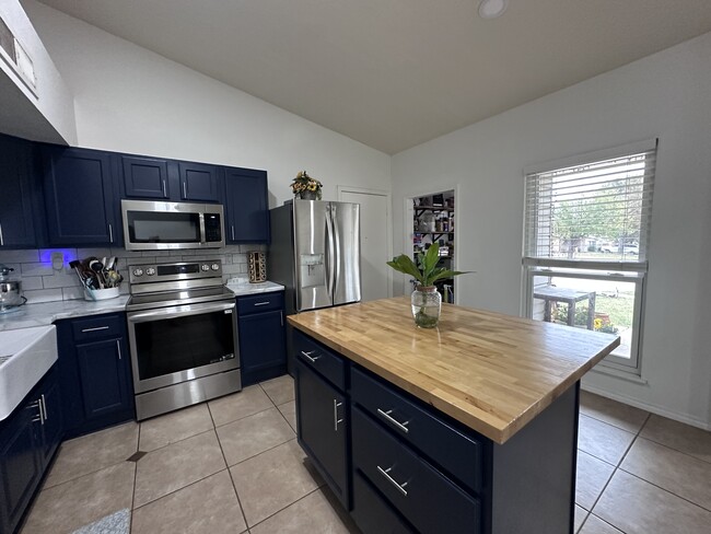 Building Photo - 6916 Elliot Ct