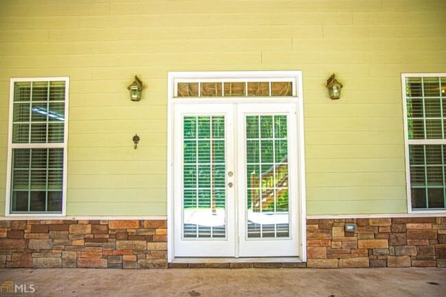 Building Photo - 168 Hamlin Rd