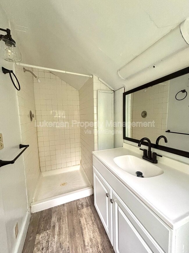 Building Photo - 819 Hoffman Ct