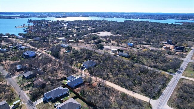Building Photo - 111 E Hickory Dr