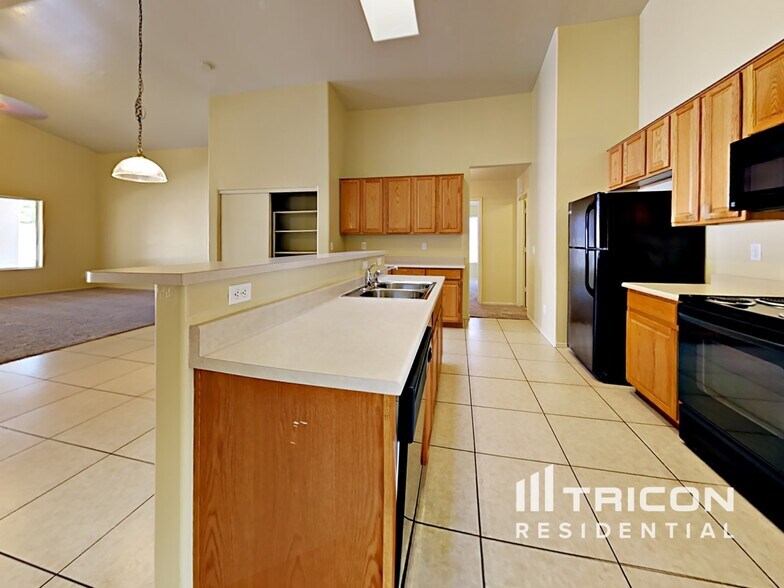 Building Photo - 7928 W Gibson Ln