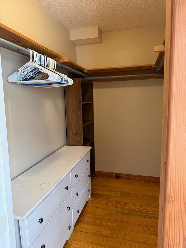 Building Photo - 13 Williams St