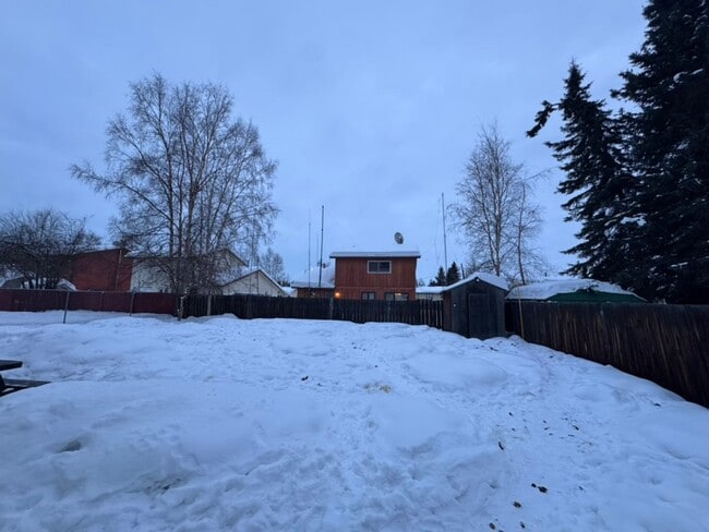 Building Photo - 4 Bedroom, 2 Bath, 1 Car Garage home in the middle of town.