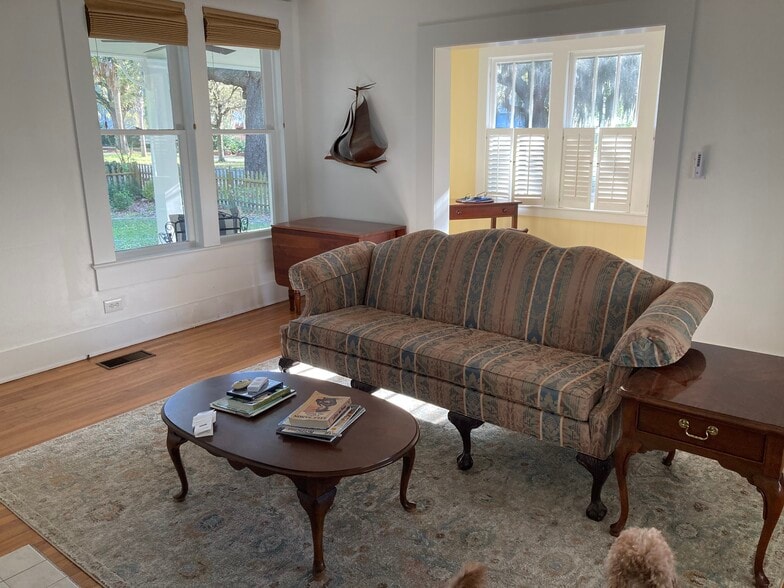 Living Room - 624 Union St
