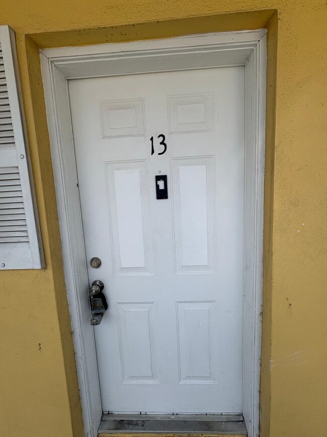 Building Photo - 1505 Crescent Cir