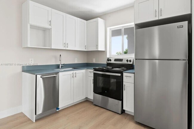 Building Photo - 1101 NE 80th St