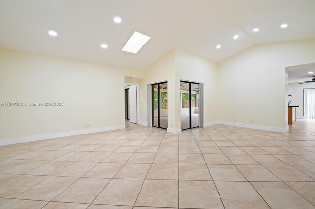 Building Photo - 2158 Baton Rouge