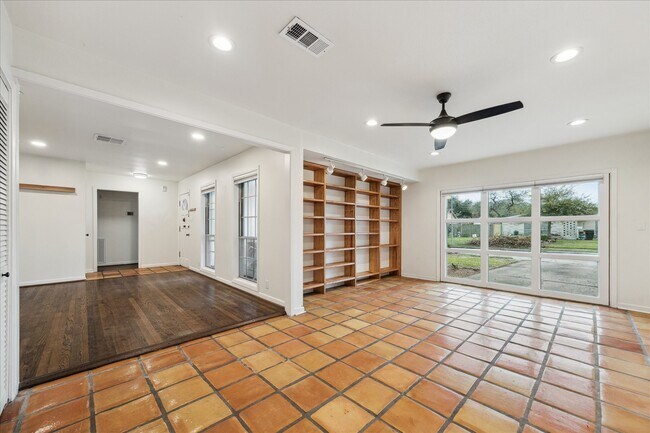 Building Photo - 7262 Roos Rd