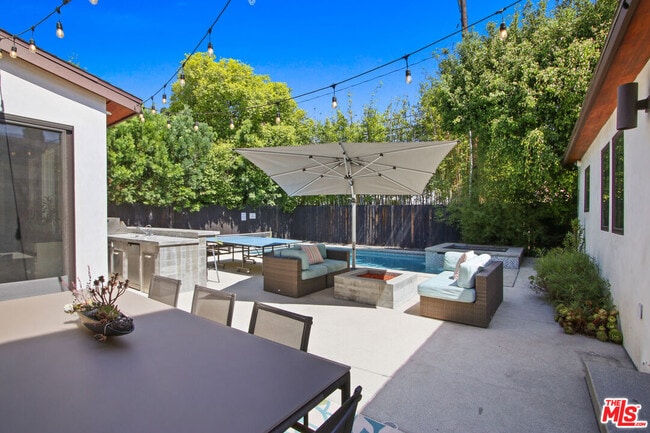 Building Photo - 4312 Mentone Ave