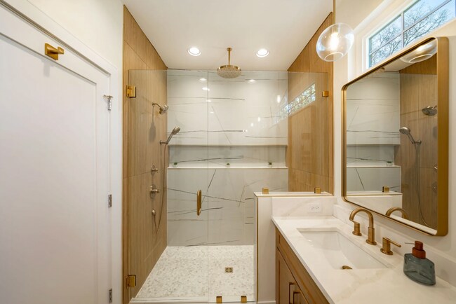 Building Photo - 2805 Torbett St