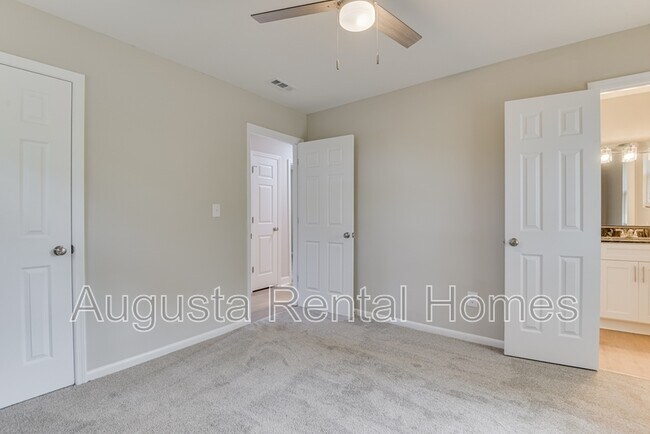 Building Photo - 3416 Kensington Dr N