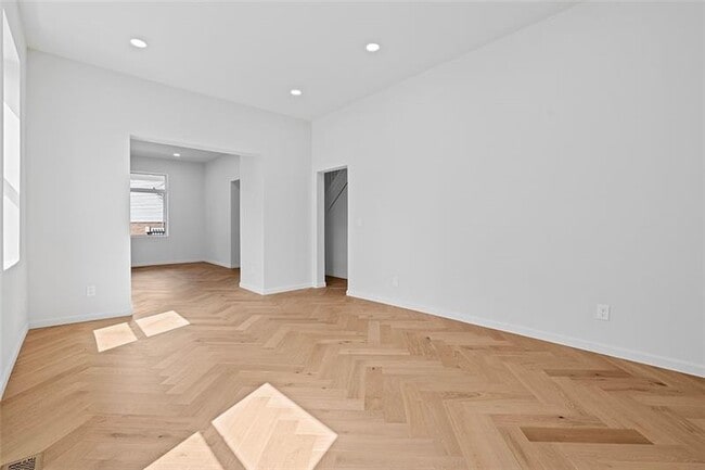 Building Photo - 295 38th St