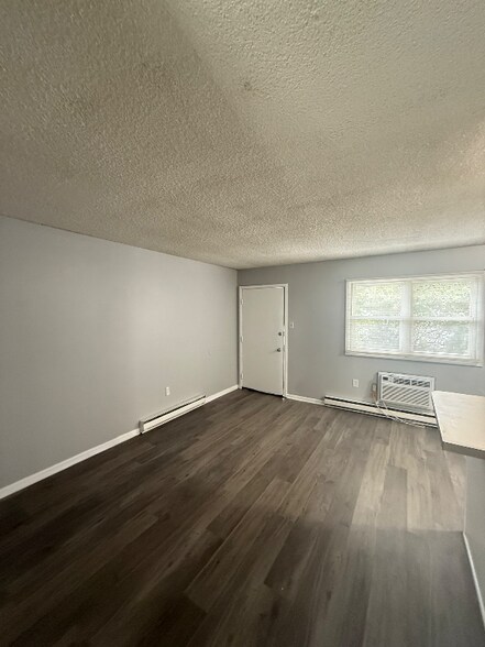 Building Photo - 2105 Florence Ave