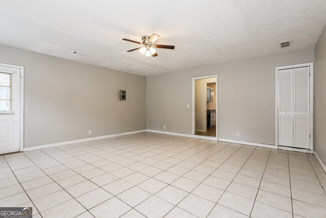 Building Photo - 10439 Candlelight Rd