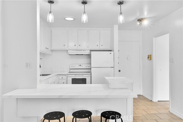 Primary Photo - 320 S Gramercy Pl