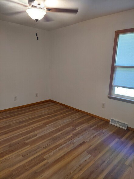 Building Photo - 827 Fairyland Ave