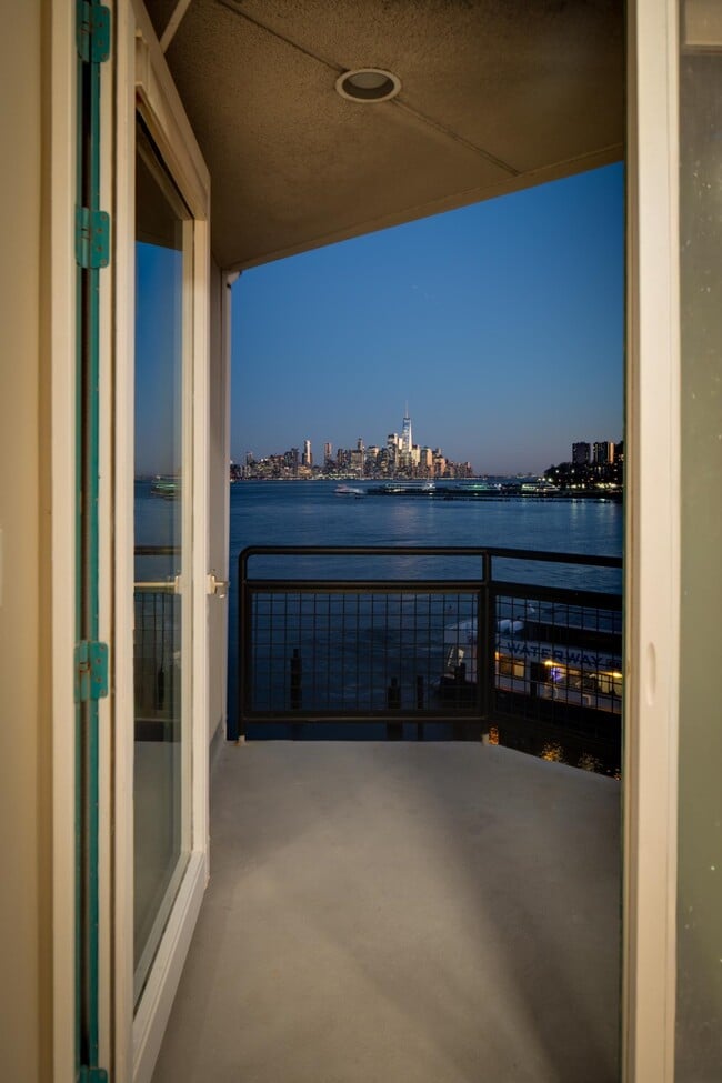 Building Photo - 600 Harbor Blvd