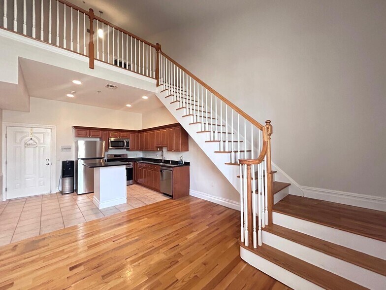 Building Photo - 1 John St